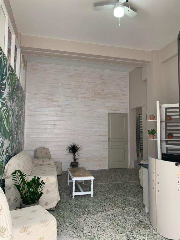 Fontana Apartments room 2