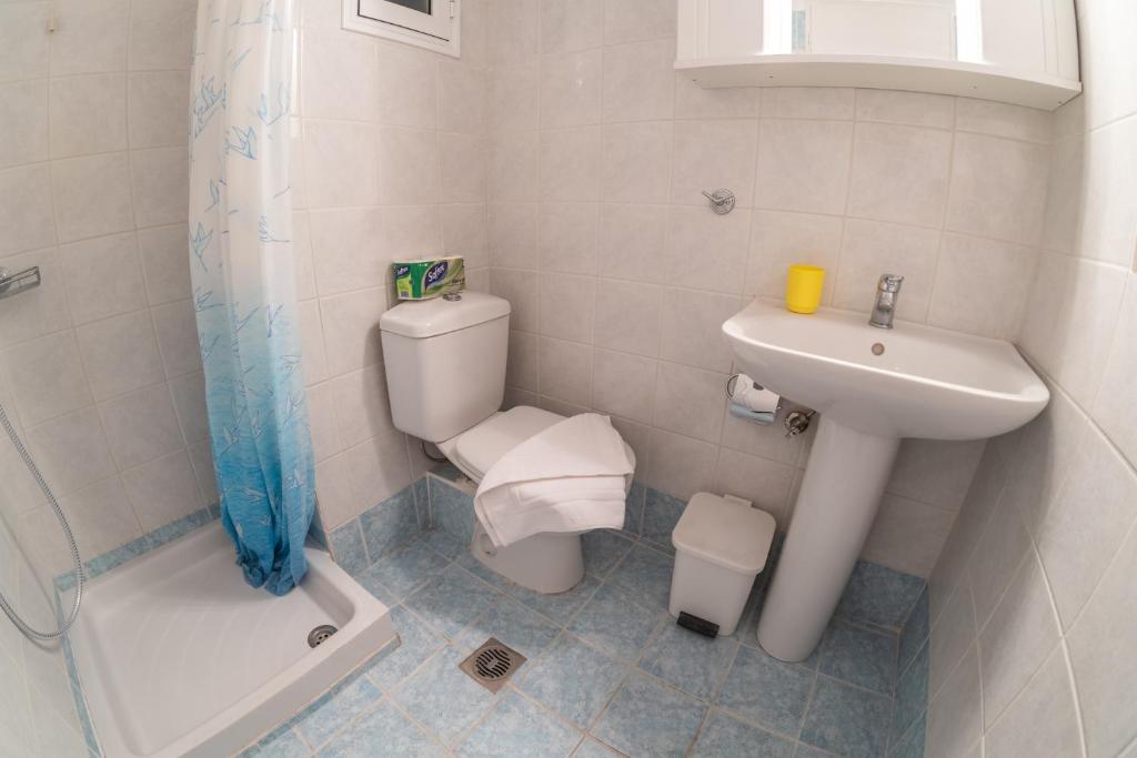 Fontana Apartments room 6